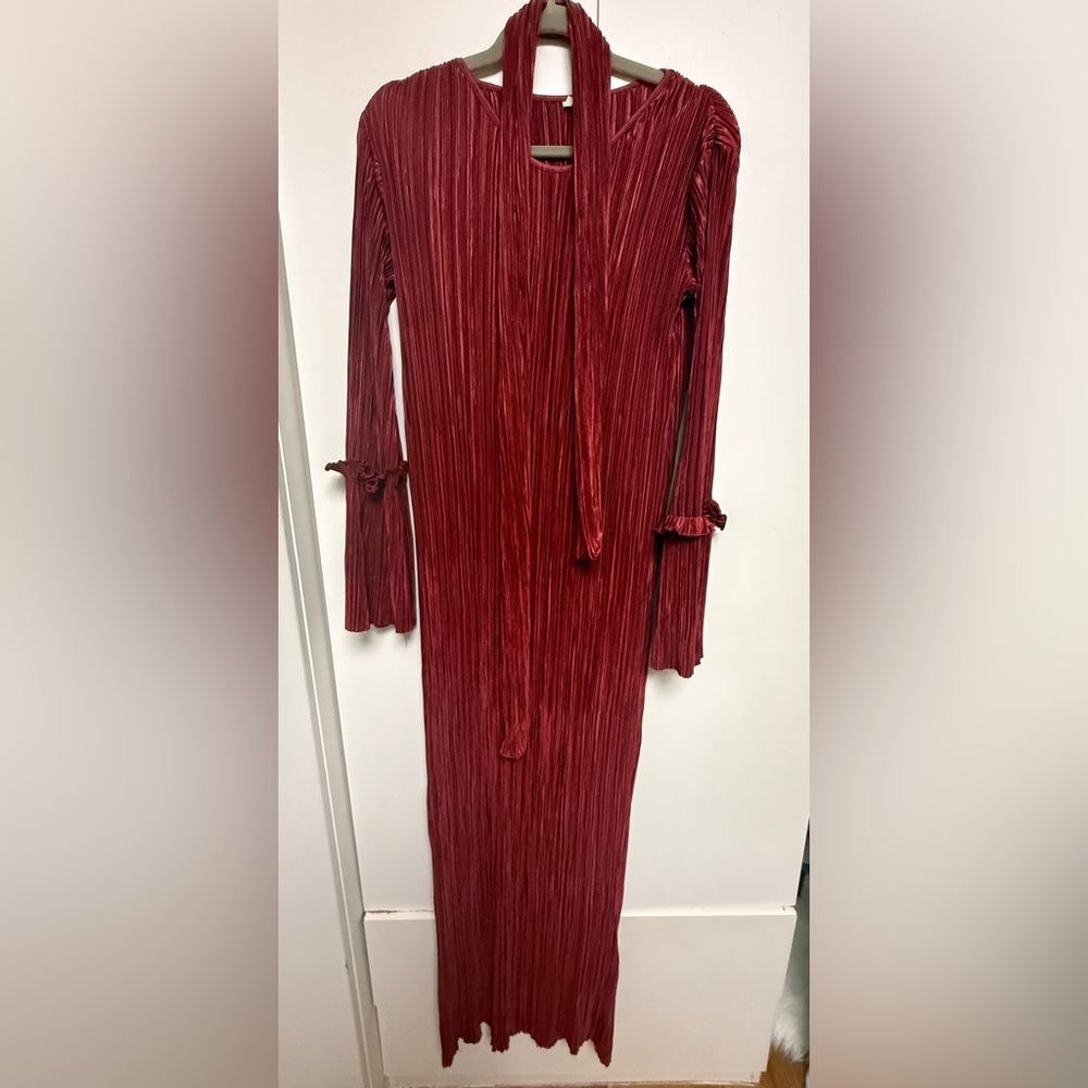 Red burgundy wine Pleated Long Sleeve Maxi Dress with belt Size Large Stretchy - Picture 1 of 6